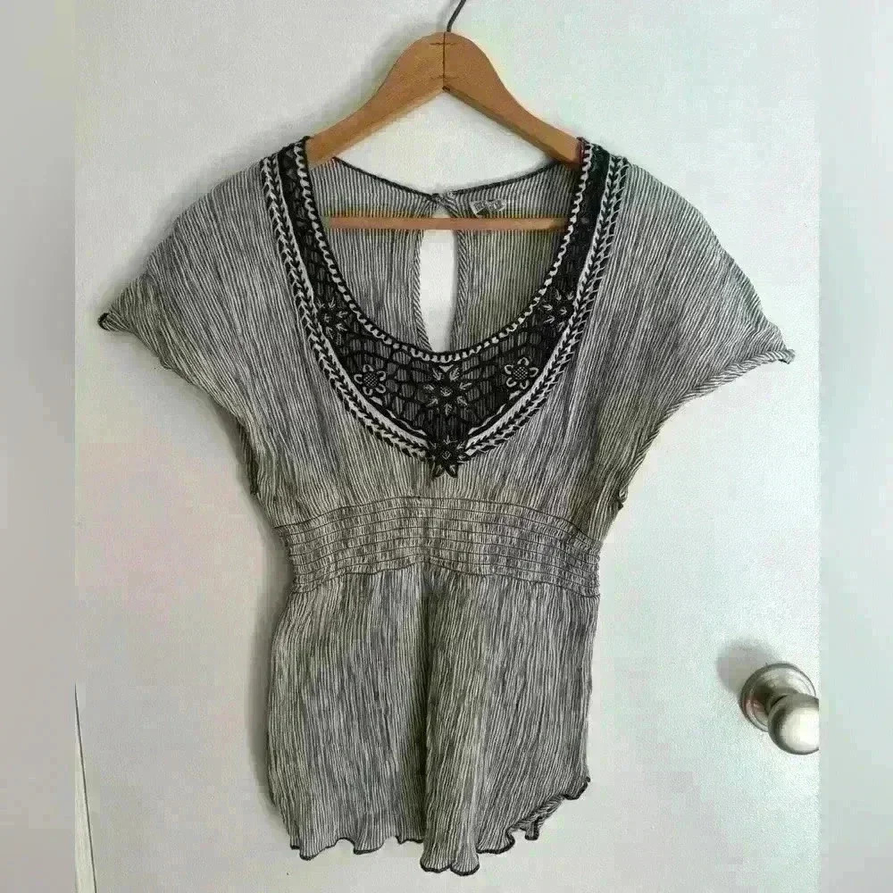 Free People women’s short cap sleeve top embroidered stretch waist size XS